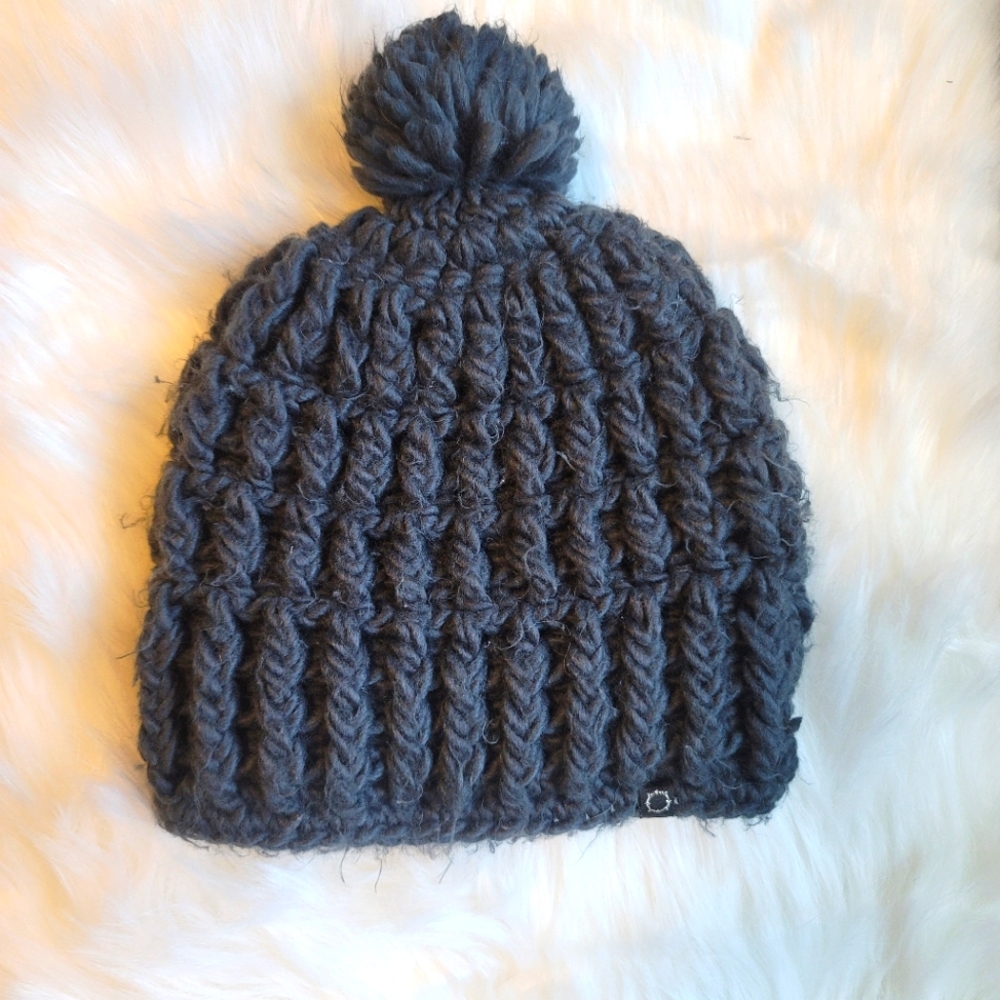 Cable knit dark grey beanie